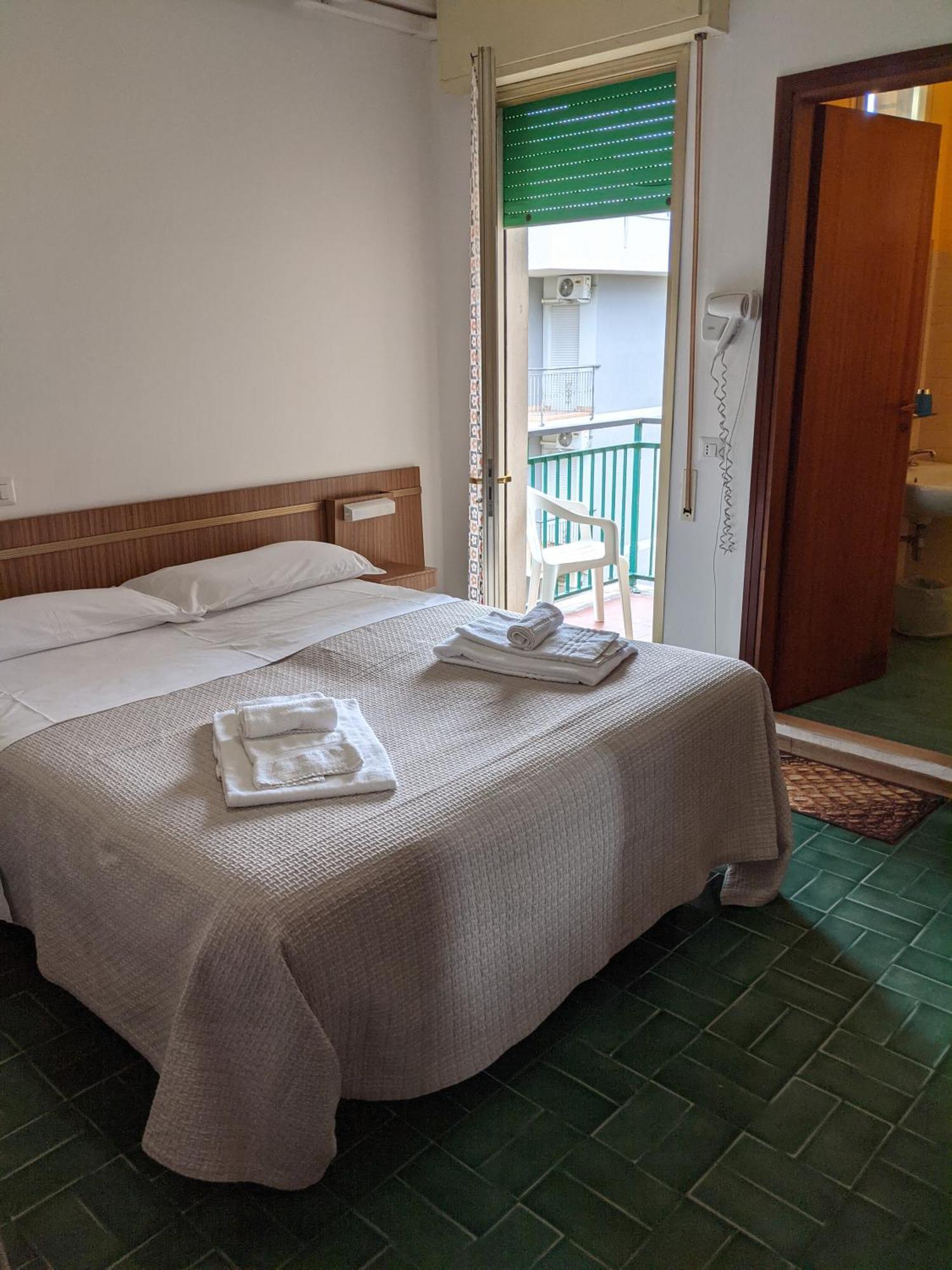 Hotel Bellevue Чезенатико Экстерьер фото